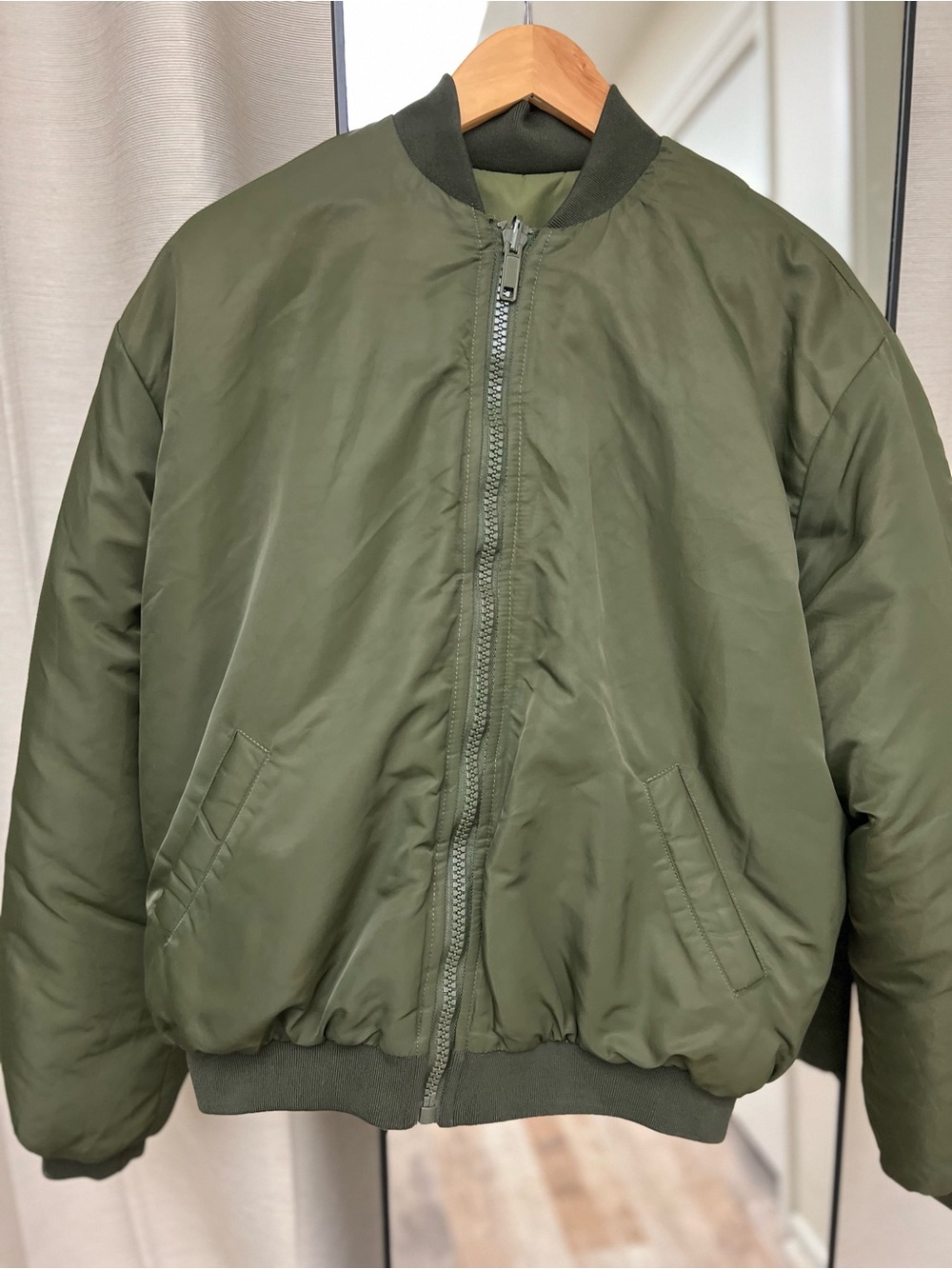 ‼️100% AUTHENTIC YEEZY
Men's Olive Green Bomber Jacket